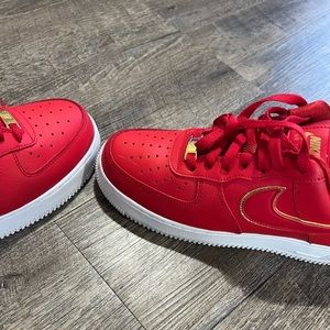 Women’s Air Force 1 Low Red Gold 8.5 W